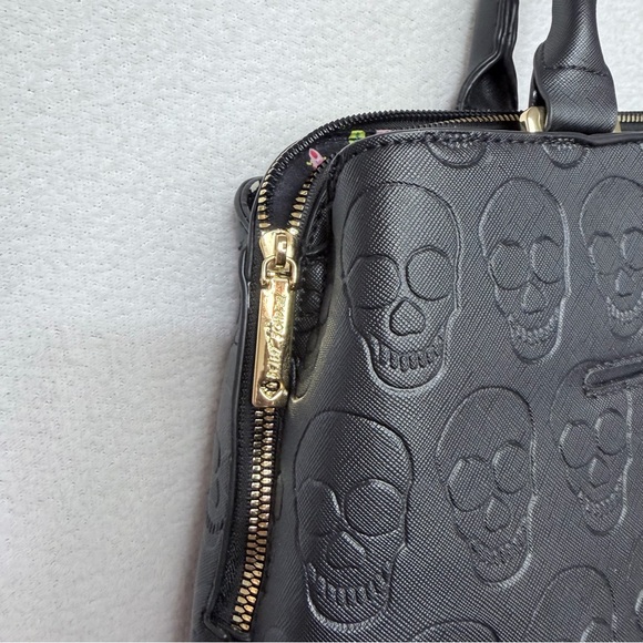 Betsy Johnson Rare Large Sugar Skull Embossed Satchel hand bag. - Picture 3 of 7
